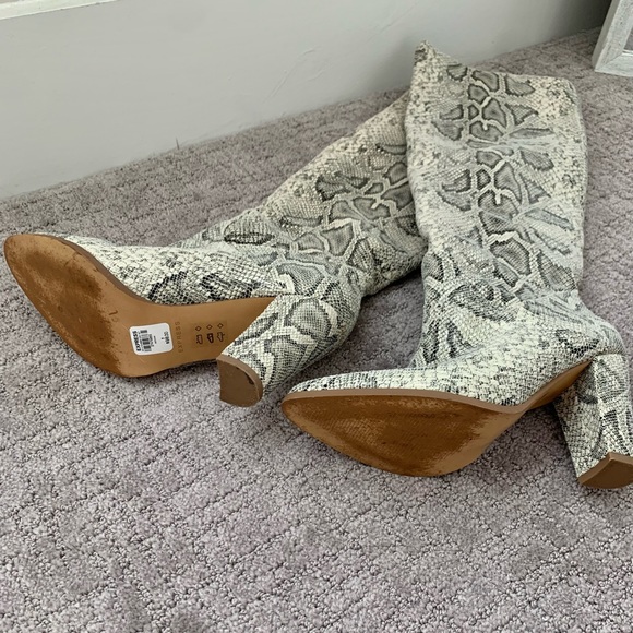 Express Snakeprint Knee High Boots (faux leather) - Picture 2 of 3